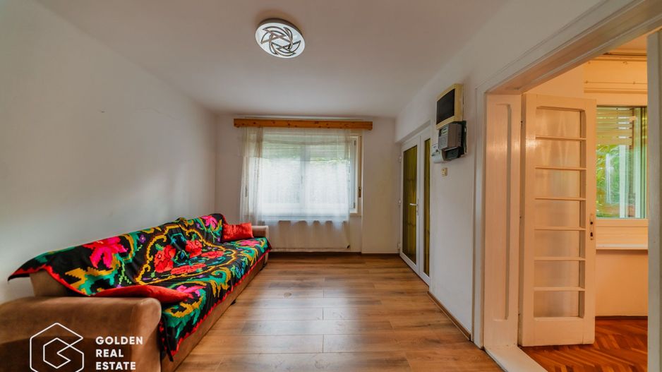 Vila superba, P+E,  Cuvin, 9 camere, 200 mp si teren 1300 mp plus anexa 3 camere - Poză 5