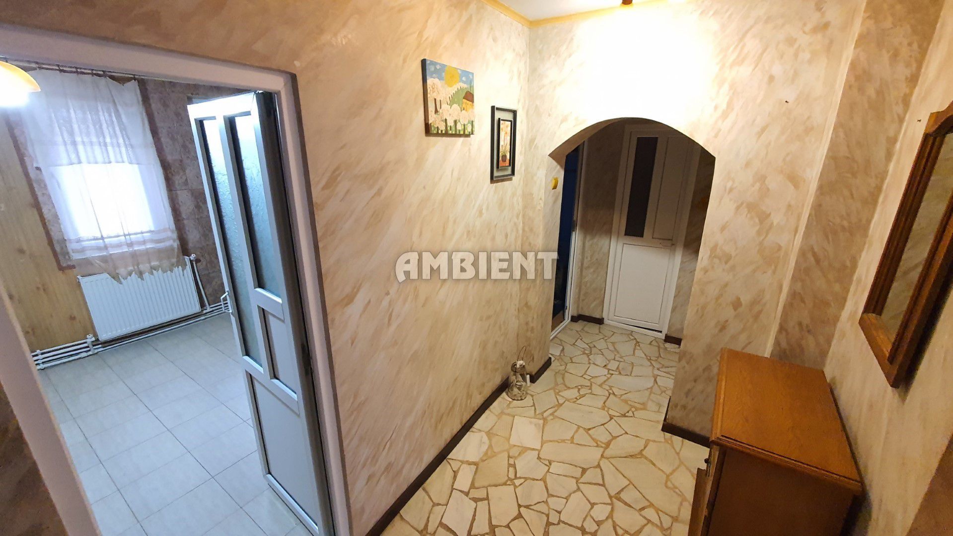 Apartament cu 3 camere, decomandate, zona CENTRU - PRIMĂRIE; - Poză 4