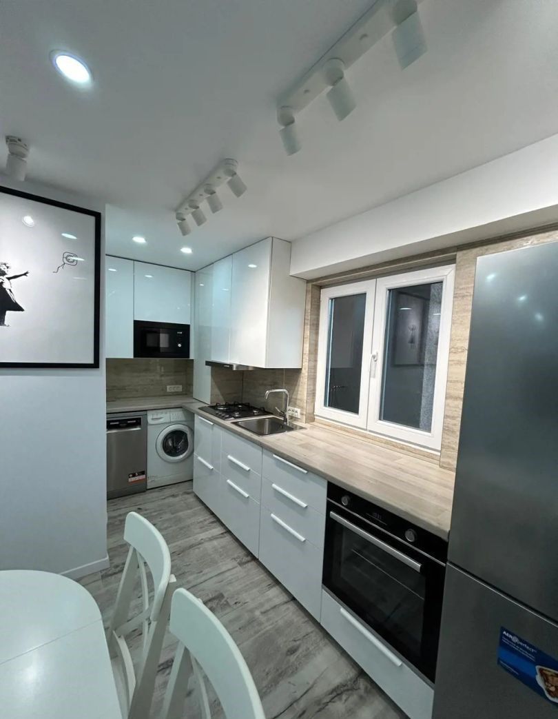 Închiriez apartament 3 camere lux, Unirii, centrală proprie - Poză 5