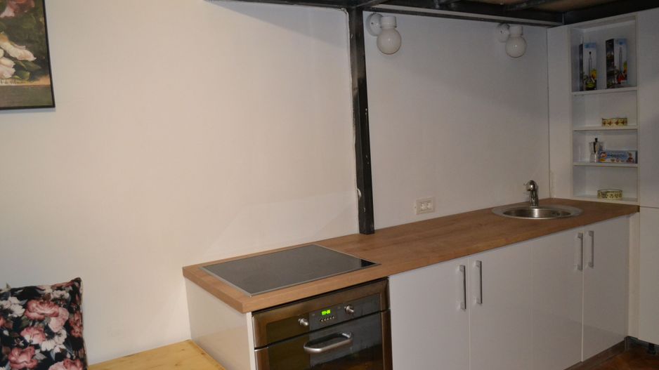 Studiou langa medicina cu scara interioara - Poză 8