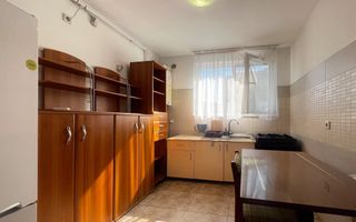 Apartament de închiriat 3 camere ,  pe Republicii, Baia Mare - Poză 2