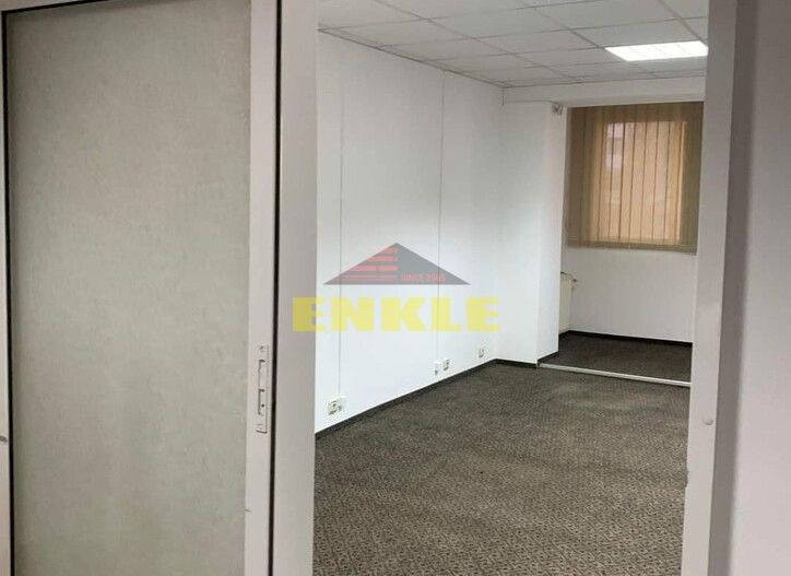 Vânzare apartament cu 4 camere, zona lic M Eminescu, pret negociabil! - Poză 1