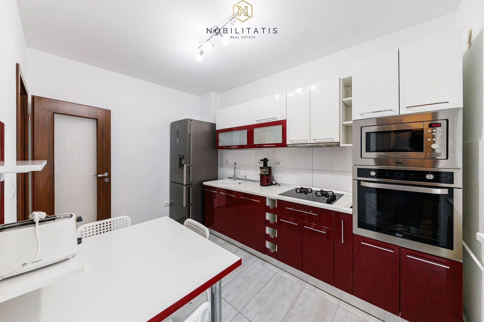 Un apartament cum rar găsești, în centrul orasului | 4 camere & 2 bai - Poză 29