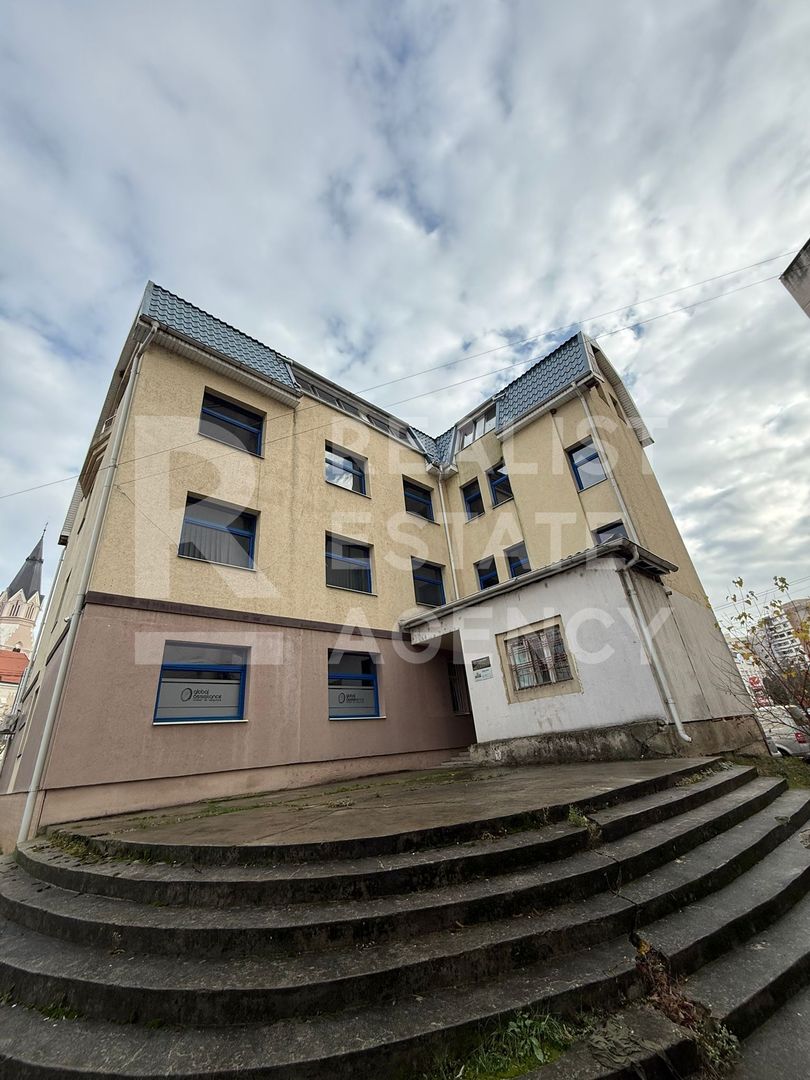 Închiriere clădire în centrul orașului Satu Mare, 632 mp - Poză 3