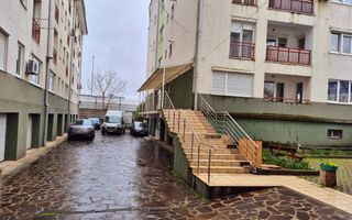 BRASADAS vinde ap 1 cam + boxă beci + garaj etaj 1 Central. - Poză 1
