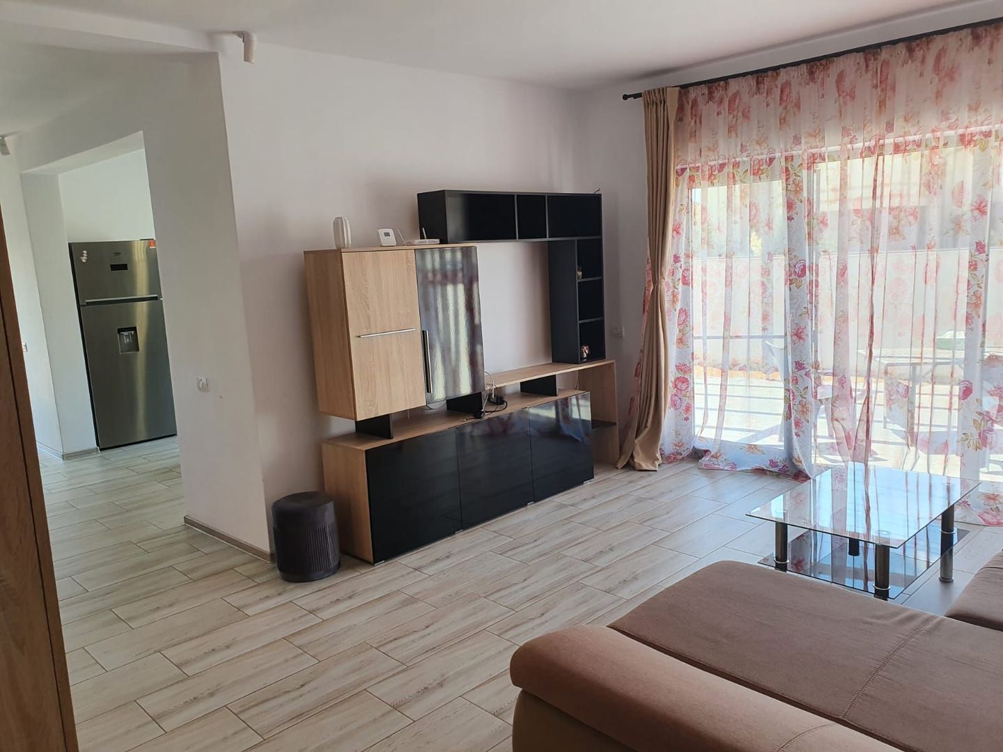 Casa cu 4 camere si garaj - Poză 2