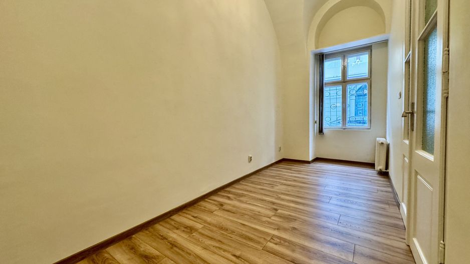 Birou renovat situat in Piata Unirii - Tribunal - Poză 12