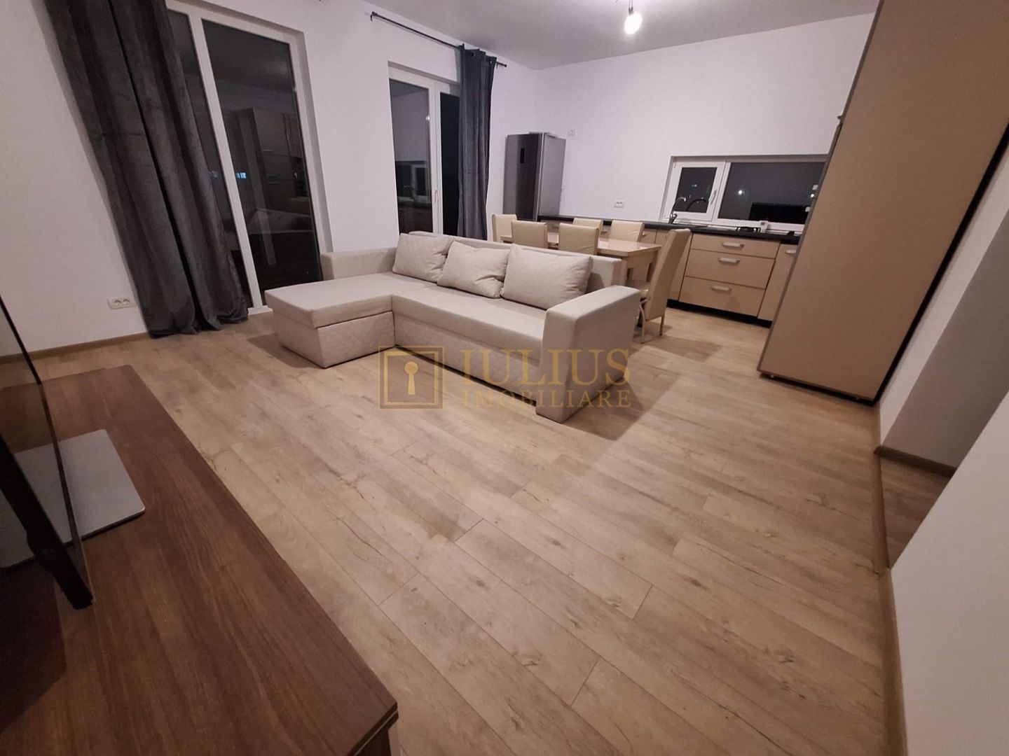 1/2 duplex spatios , spatiu verde generos, locuri de parcare-Mosnita - Poză 5