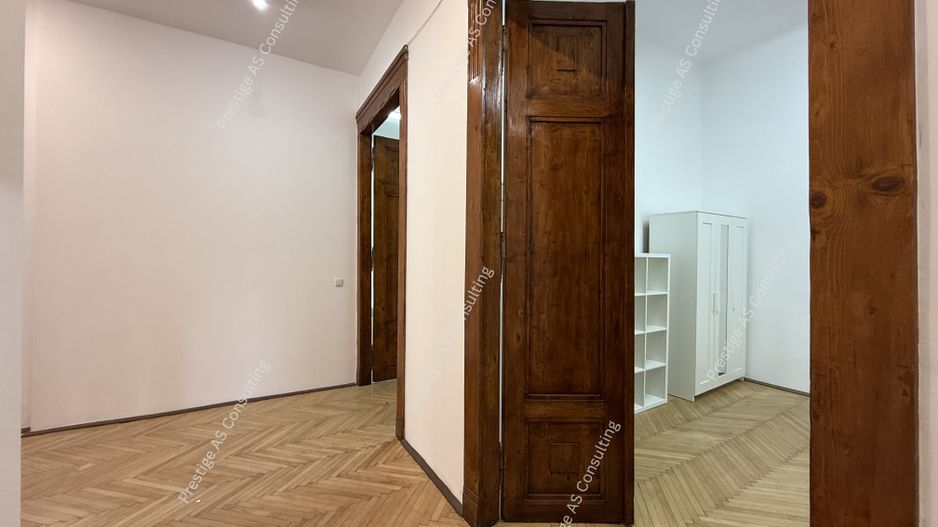 Apartament Patrimonial 150 mp | Balcon cu vedere directa spre Piata Victoriei - Poză 15