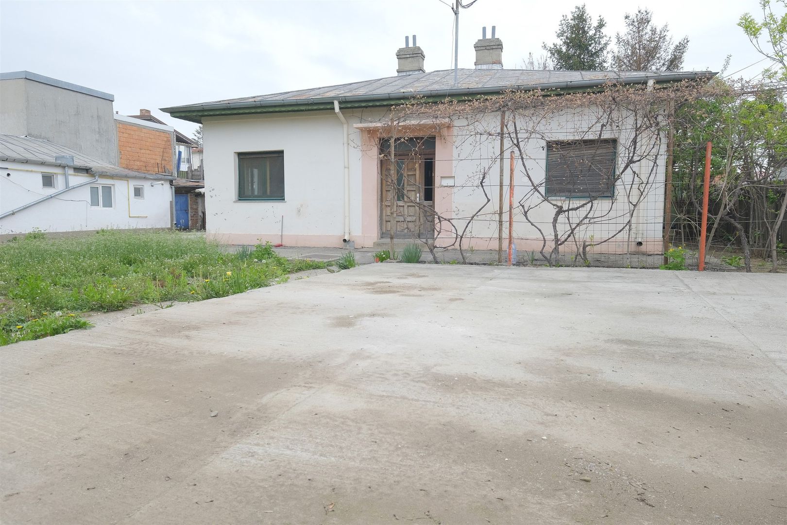 RAHOVA-Str. Muntii Carpati, cu pozitie de colt, casa si teren 580 mp. - Poză 6