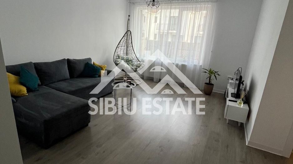 Casa cvadruplex de vanzare 4 camere, curte proprie - Poză 1