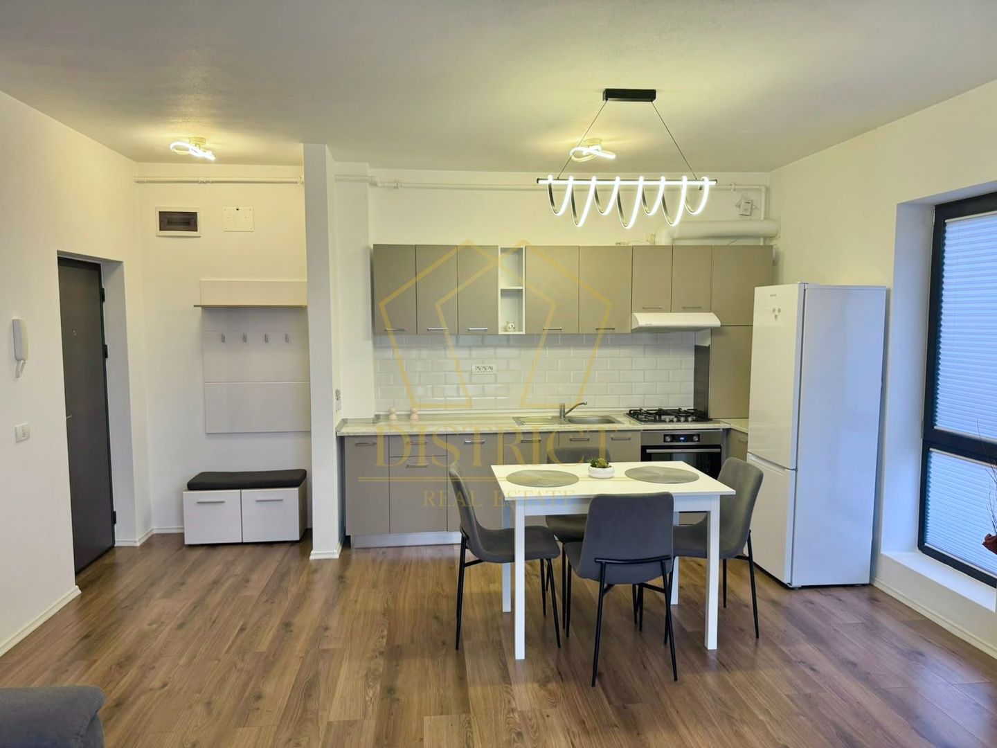 Apartament cu 2 camere mobilat la parter in Giroc zona planetelor la asfalt. - Poză 4