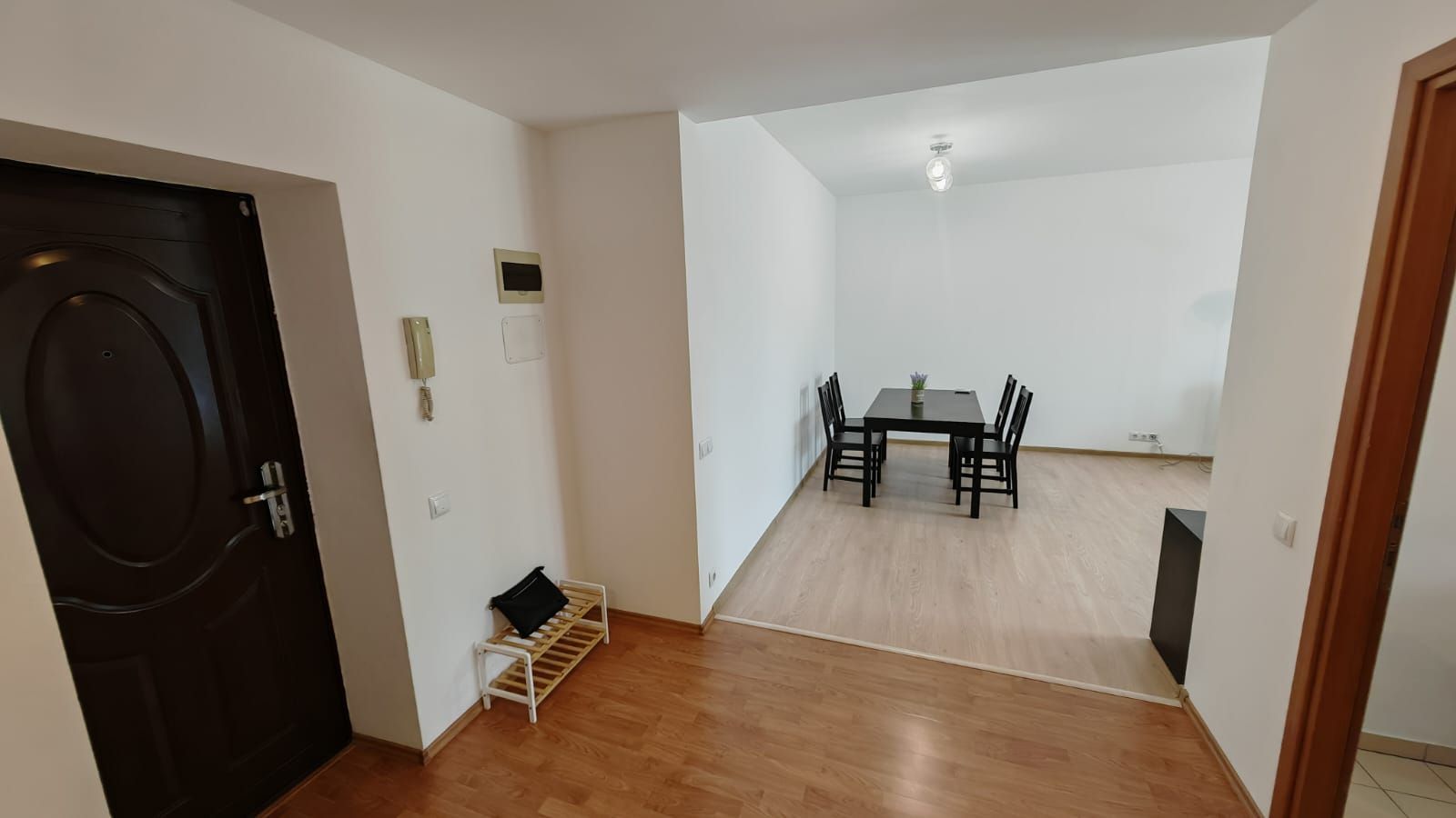 Metrou Pacii, Ten Blocks, 2 camere, 70mp, 4/10, decomandat, mobilat, loc parcare - Poză 7