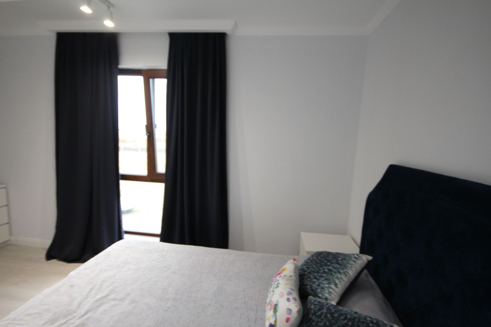 Modern si primitor - Poză 12