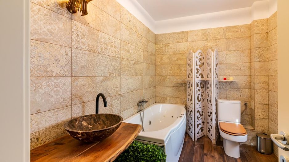 Vilă Individuală de Închiriat – Cartier Azur, 5 Camere, Terasă cu Jacuzzi, Curte 400 mp - Poză 8