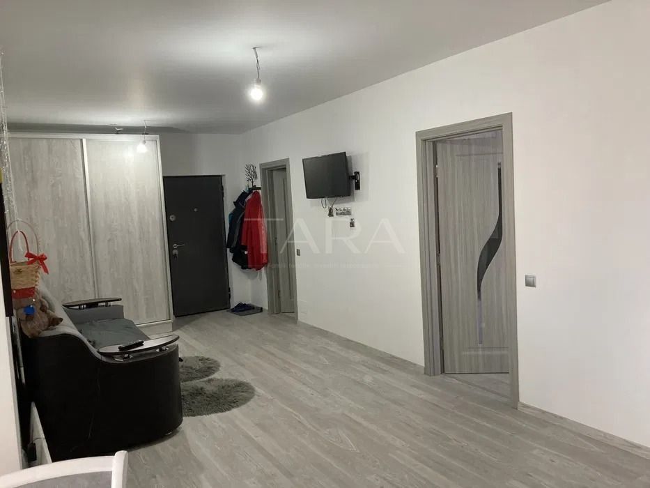 Vând apartament mobilat complet, opțiune parcare subterană. - Poză 3