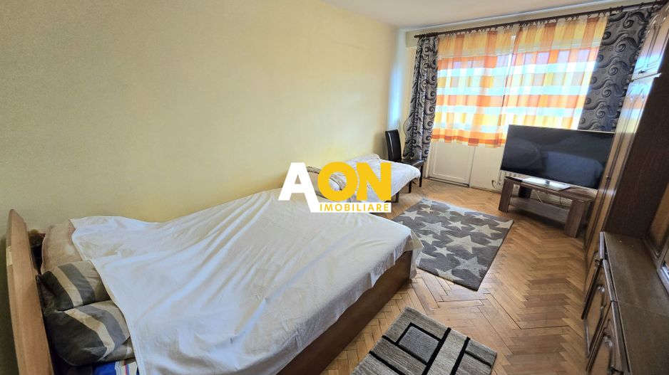 Apartament cu 3 Camere, Etaj Intermediar, Lift, Zonă Ultracentrală - Poză 3