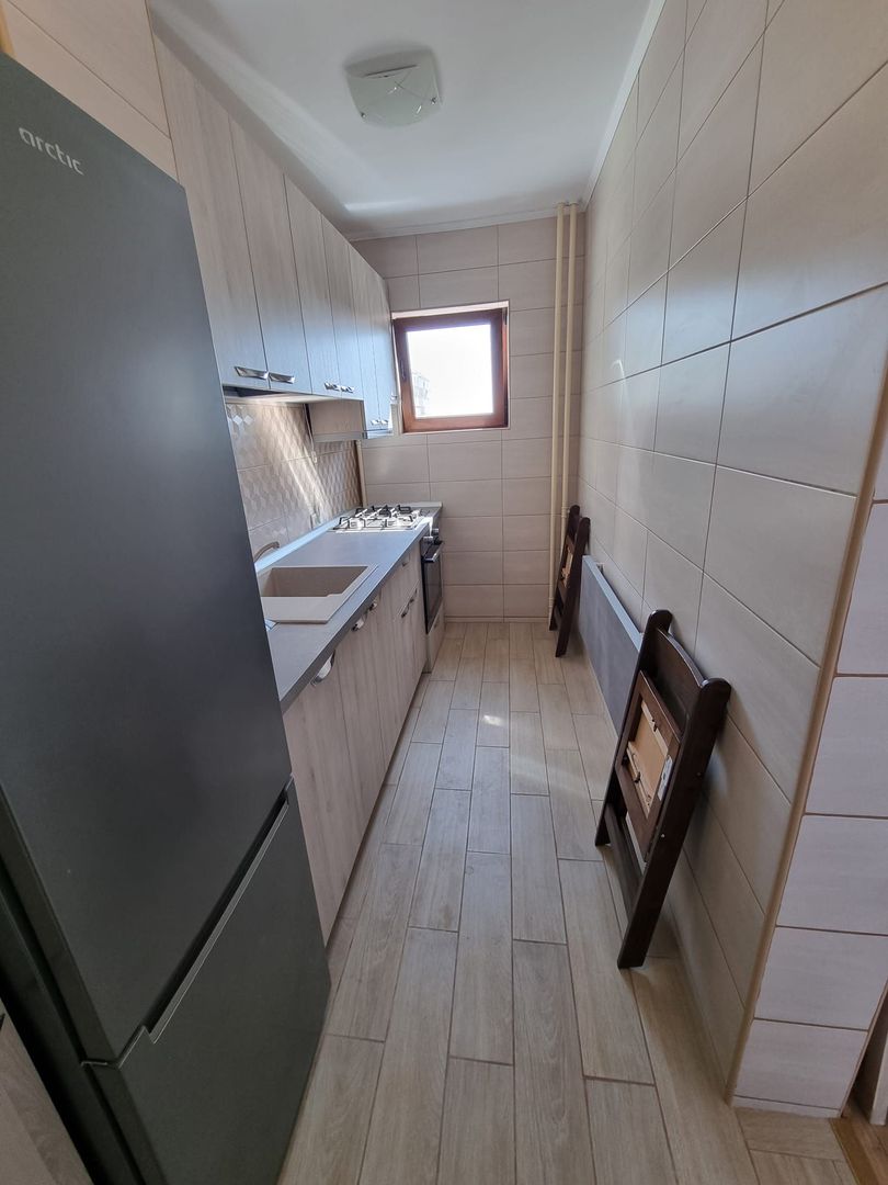 De Inchiriat: Apartament 2 Camere Elegant și Nou | Metrou Brâncoveanu - Poză 8