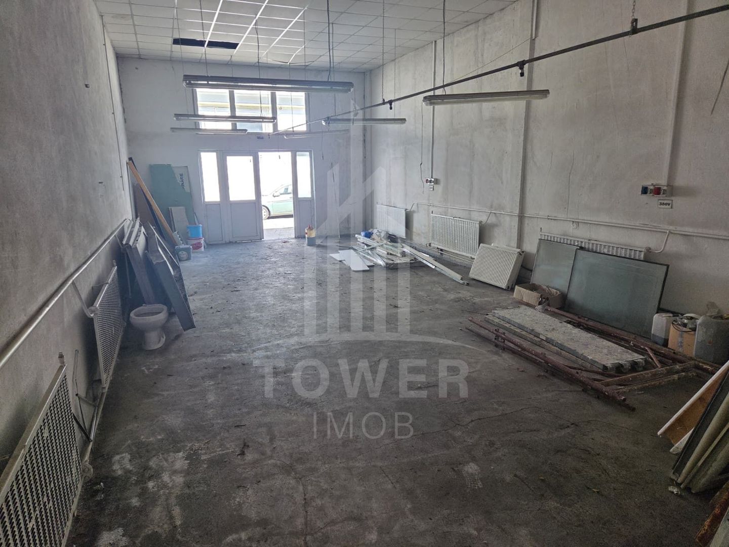 Hala generosa de închiriat . - Poză 5