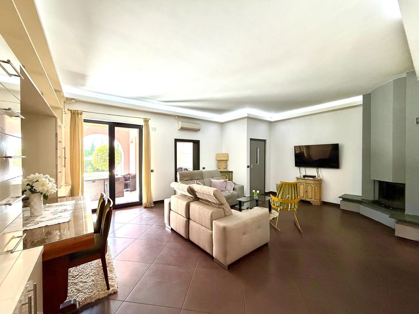 Vila cu 4 camere cu lift, jacuzzi și terasă panoramică tip penthouse - Poză 4