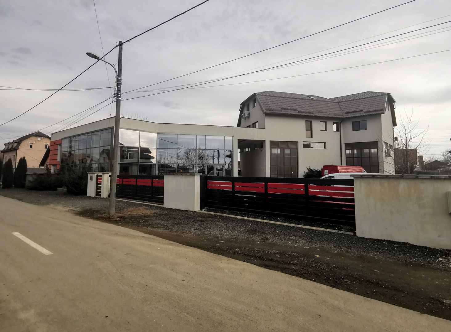 Casa cu destinatie mixta -servicii si comert + depozit+locuinta - Poză 14