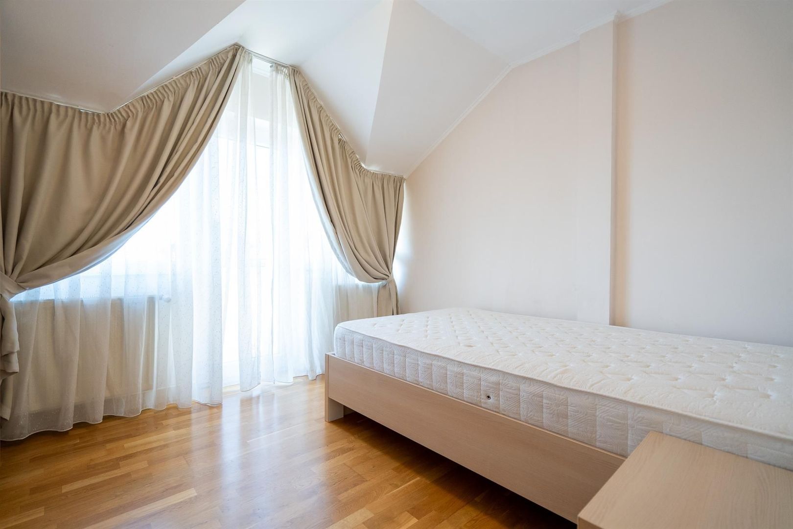 Vila Grigorescu 4 camere 3 bai la asfalt - Poză 6