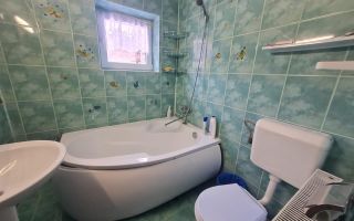 Cu 4.200mp teren, Vila cu potential turistic, in inima Predealului - Poză 22
