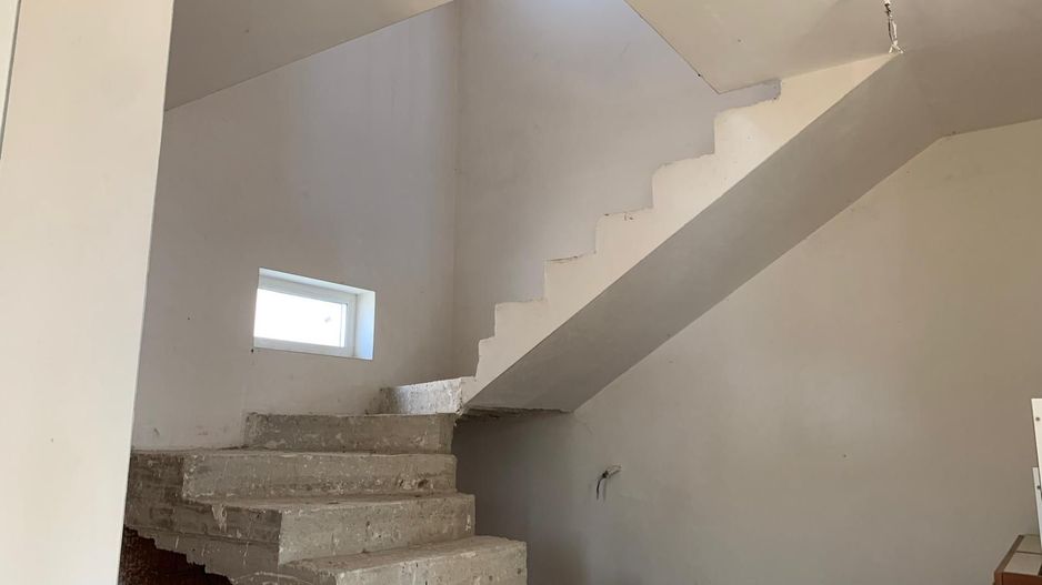Casă cu teren – Zona Profi Chinteni | Casă nouă, semifinisată | Garaj si Terasa - Poză 9