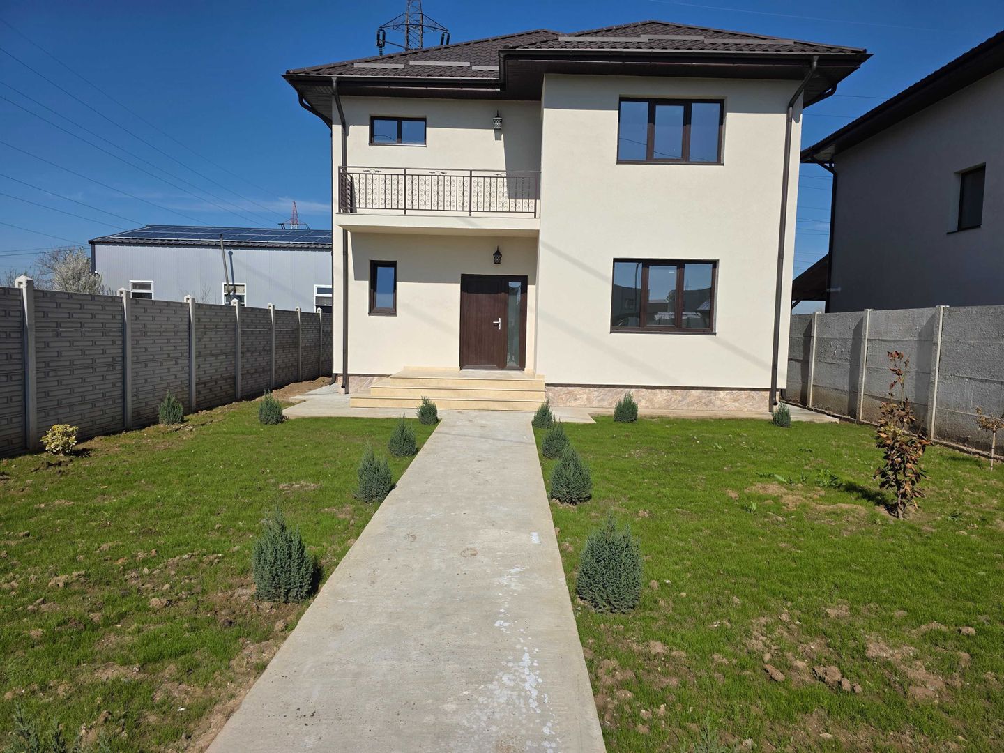 Casă P+1E modernă, situată în zona Damila-Selgros. - Poză 1