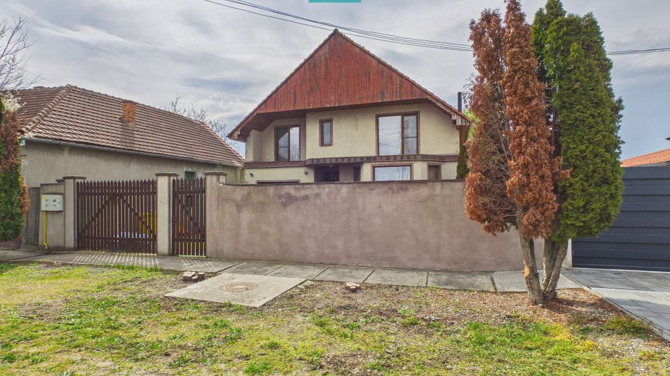 Casă spațioasă în Sântana - Poză 36