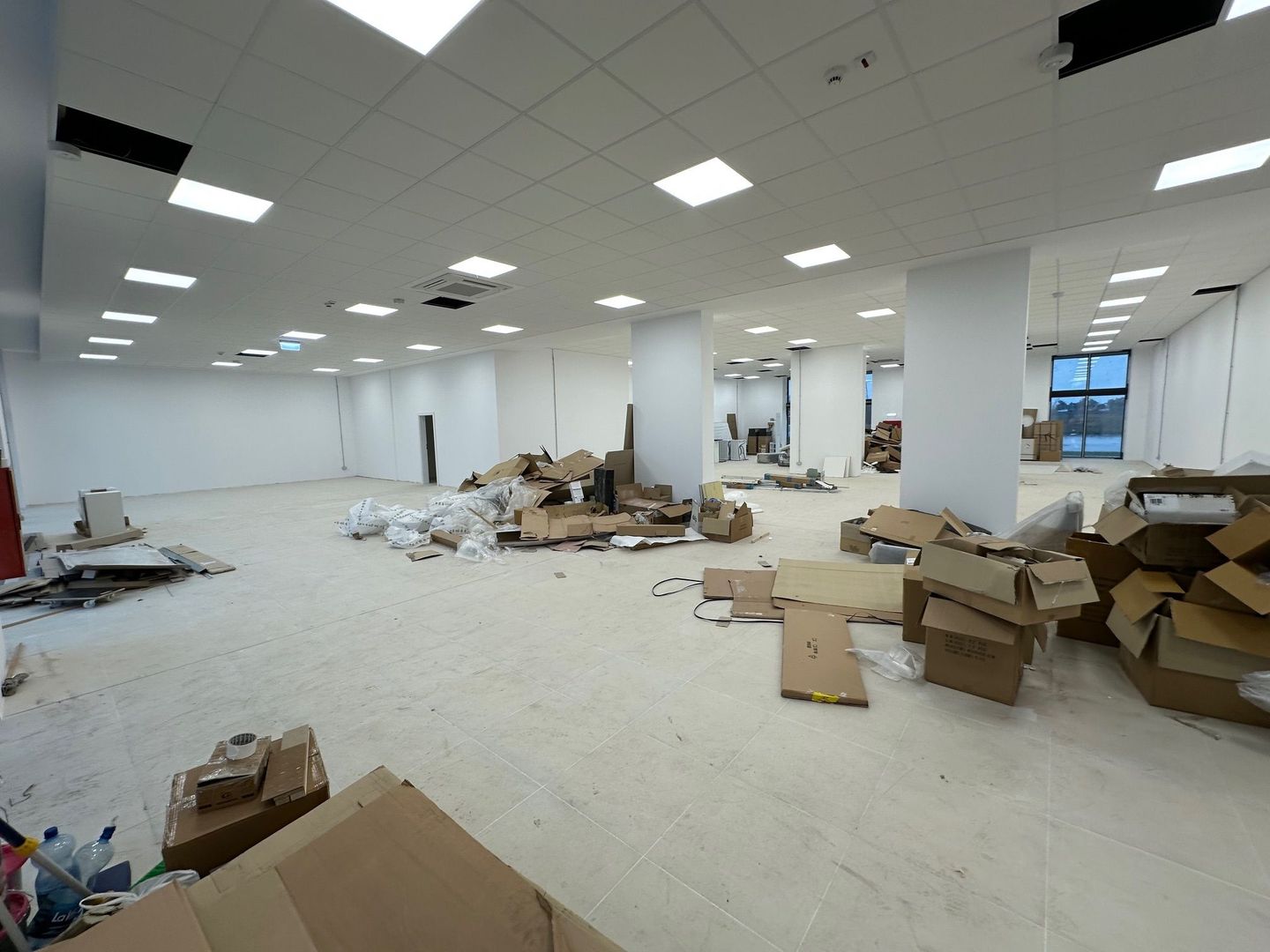 Spatiu comercial 425  mp / 12 locuri de PARCARE - Poză 1