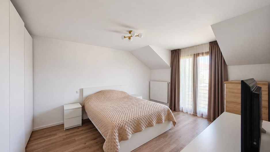 Vila cu 4 camere de închiriat | Henri Coandă | curte - Poză 6