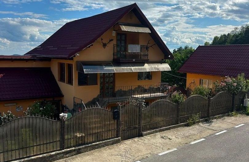 Vila S+P+1,+ garaj inchis + terasa si teren intravilan 6300 mp - Poză 1