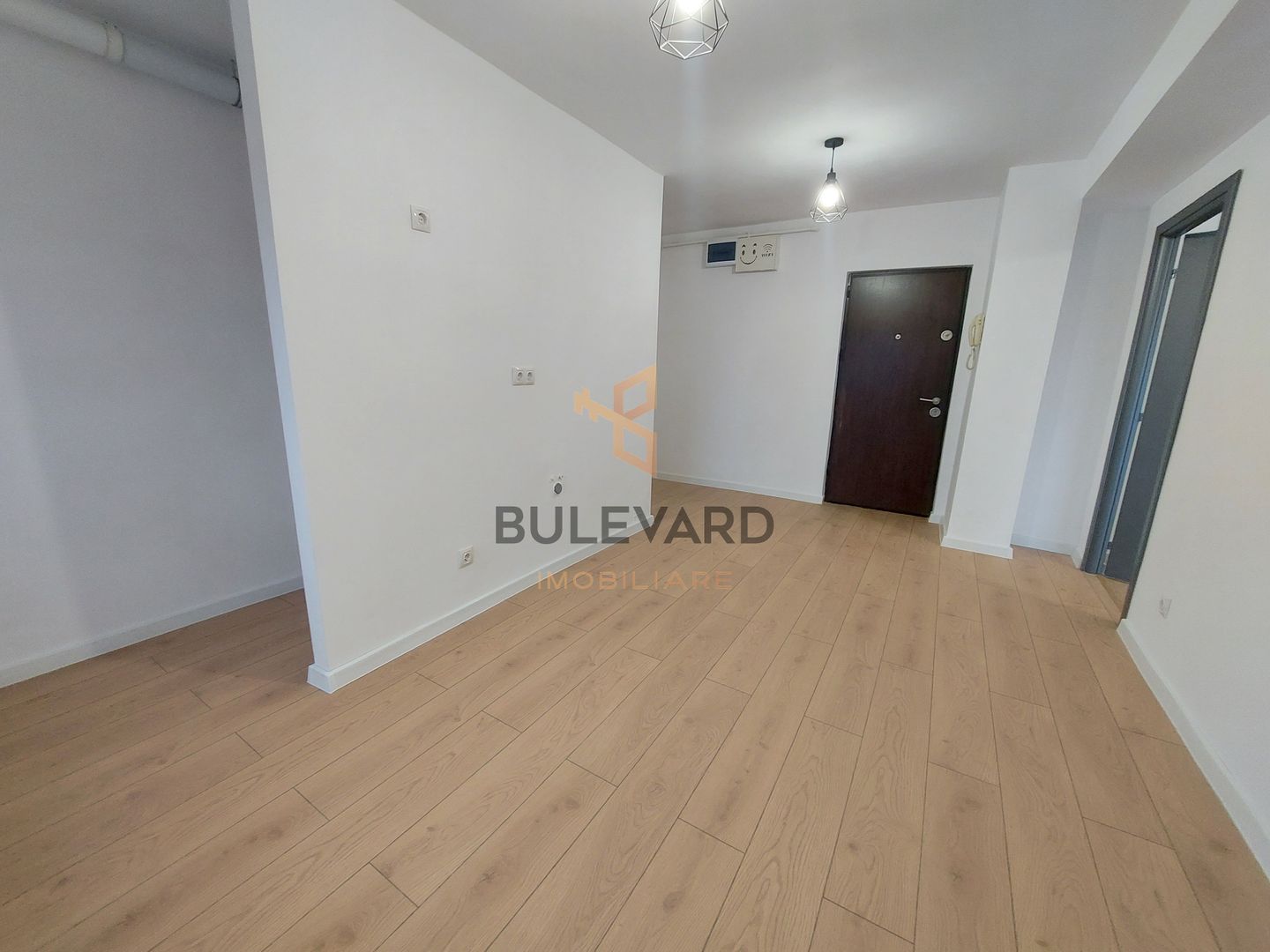 Apartament cu 3 camere finisat modern! - Poză 2