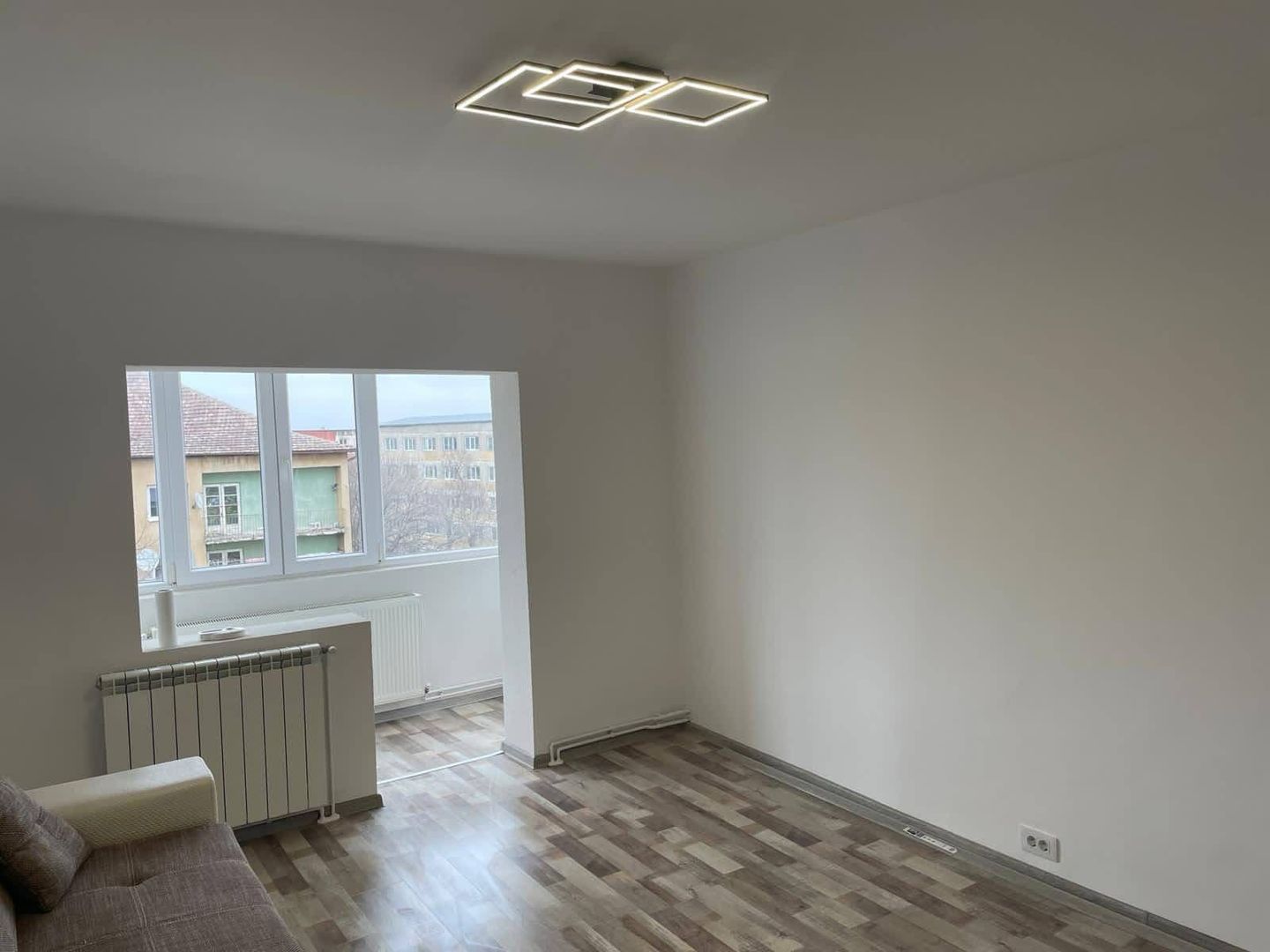 Buziasului-Aem | 1 Camera | Renovat complet | Decomandat | Centrala proprie - Poză 2