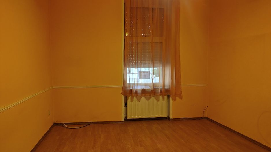 Apartament la casă cu front stradal,  str. M. Eminescu. 119 900 E. - Poză 2