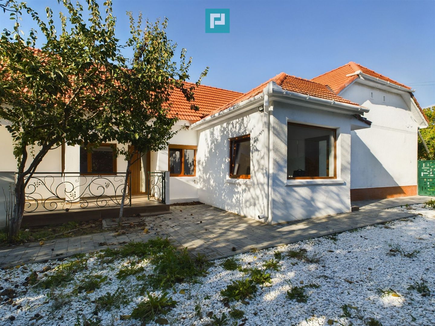 Casă cu 4 camere în Urseni, complet renovată! - Poză 1