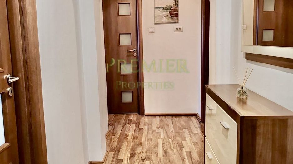 Bloc Rusesc Bucurestii noi vis a vis de metrou Bazilescu boxa - Poză 1