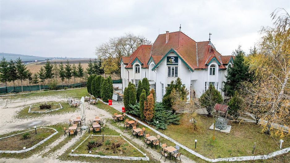 Potential Imobiliar remarcabil, recomandat domeniului Petrolier & HoReCa, DN11 - Poză 1