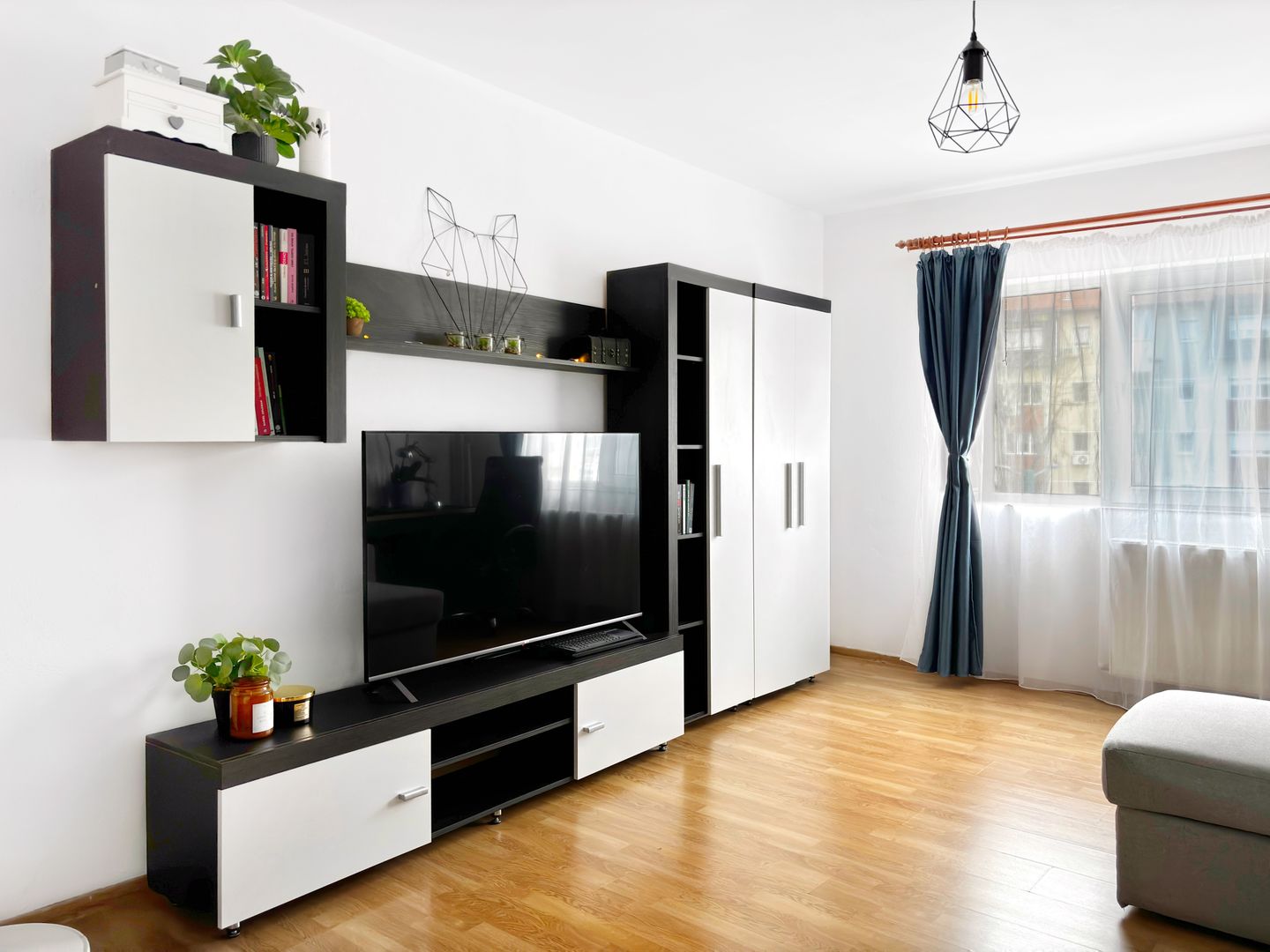 De vanzare | Decomandat 2 camere | Et 3 | Finisaje moderne | Soarelui - Poză 3