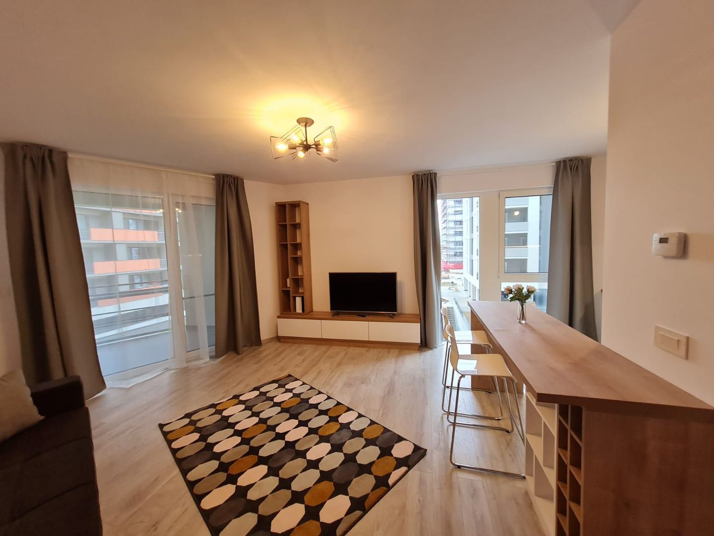 Lux la 10 minute de Iulius Town - Poză 4