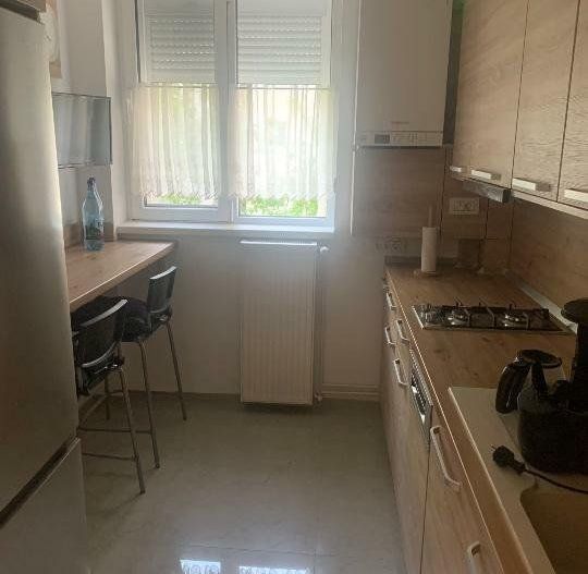 Inchiriez - 3 camere - renovat recent - anvelopat . - Poză 1