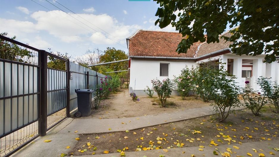 Casă cu teren 2877 mp, orașul Ineu - Poză 3