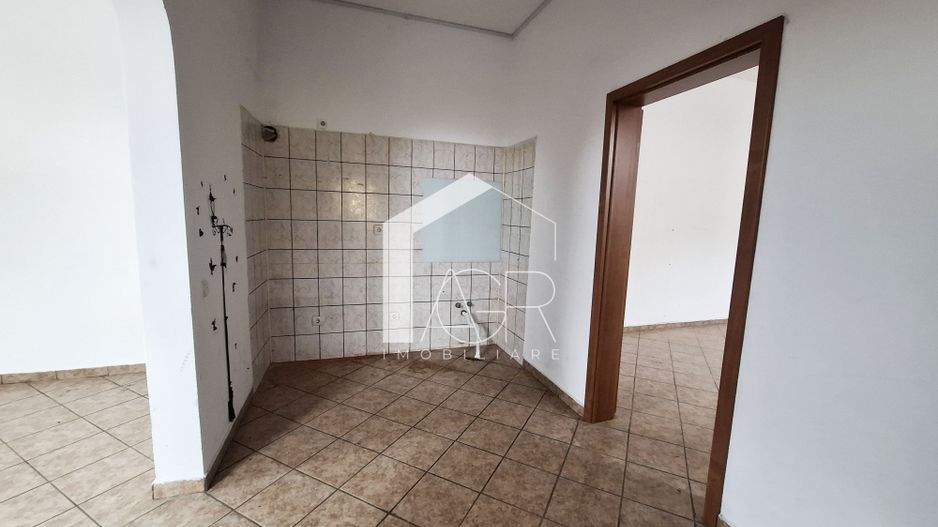 Casa cu 4 camere, zona Central - Poză 6