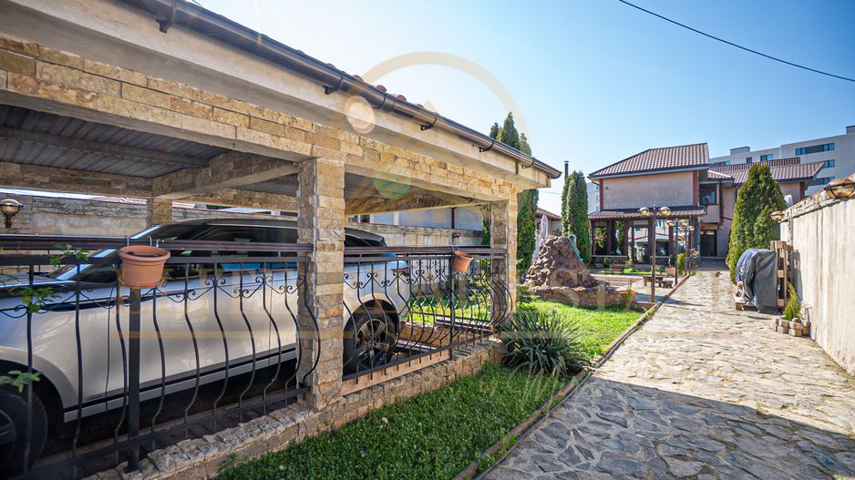 Casa De Vanzare in Palazu Mare - Teren de 455 mp cu Piscina si Garaj - Poză 1