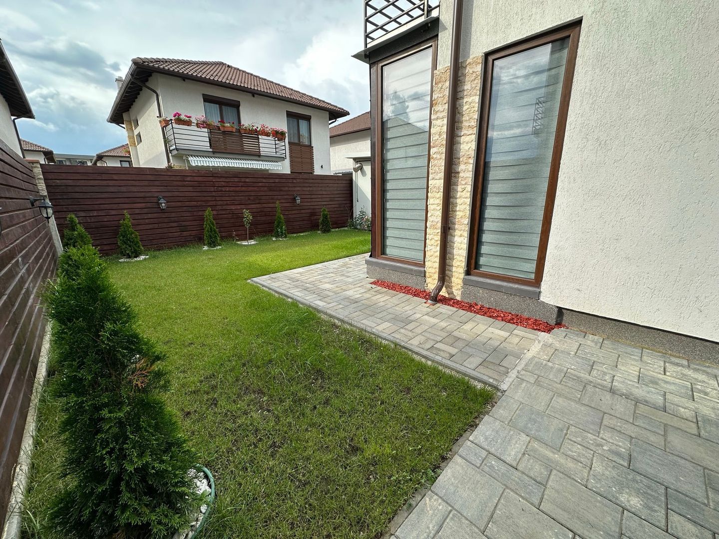 Casă de vânzare cu 3 dormitoare și curte – Ghimbav, Brașov - Poză 4