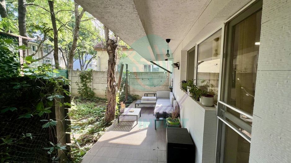 Bloc Boutique - 2 camere cu o mica curte si 2 bai - Poză 1