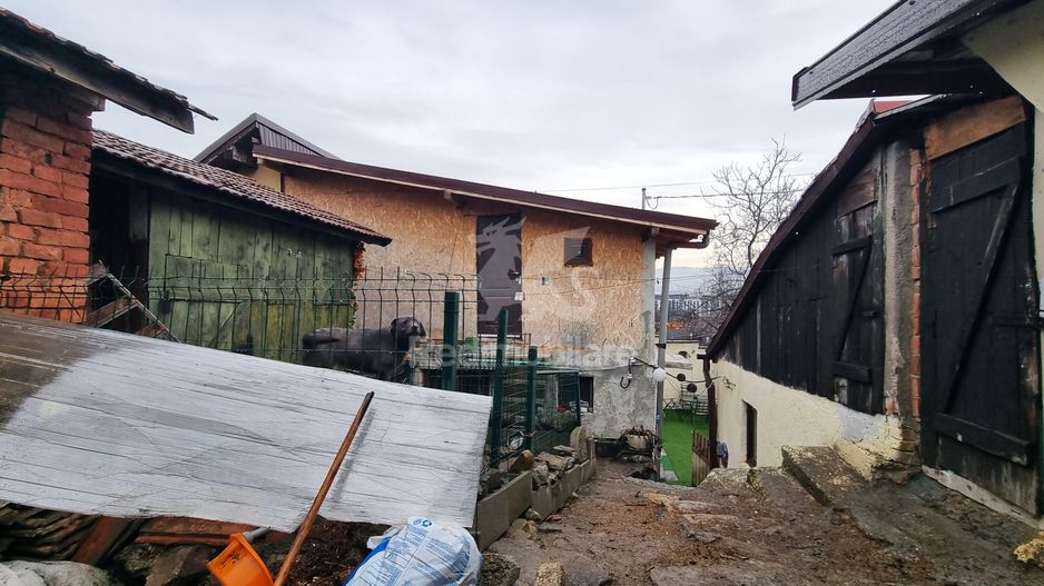 Casă funcțională, curte proprie, finisaje moderne - Poză 13