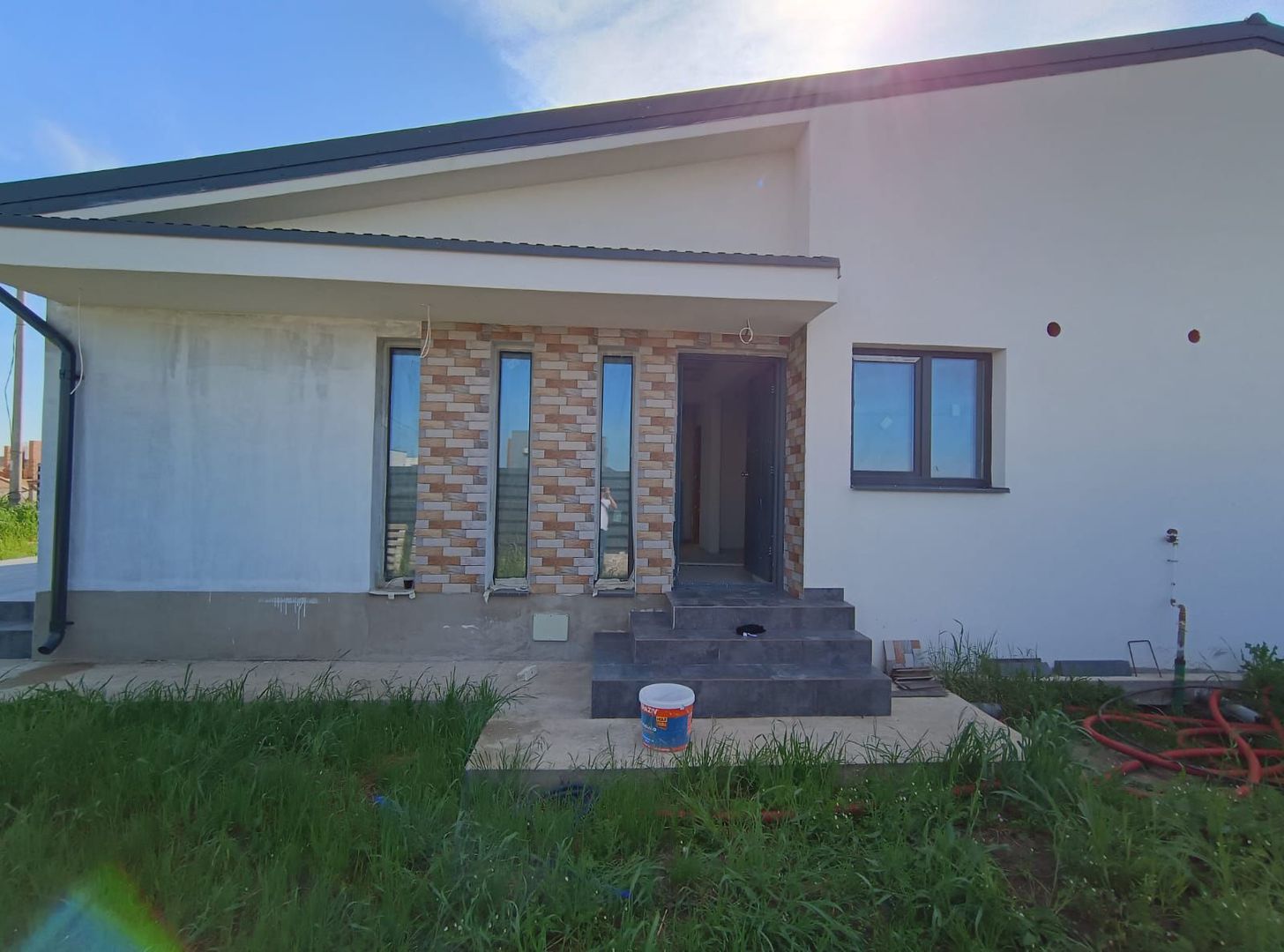 Case pe parter Tunari, zona linistita, curte MARE 350m - Poză 5