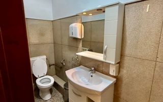 Casă de vânzare  pretabilă pentru clinica, cabinet medical, birouri - Poză 12